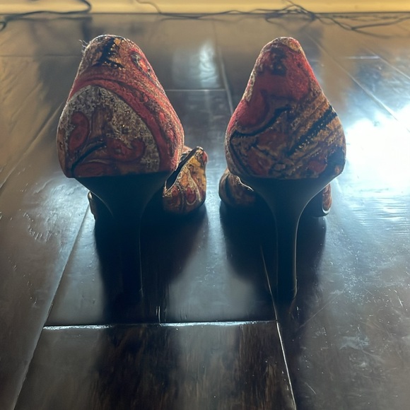 Highlights vintage red velvet printed heels - Picture 5 of 5